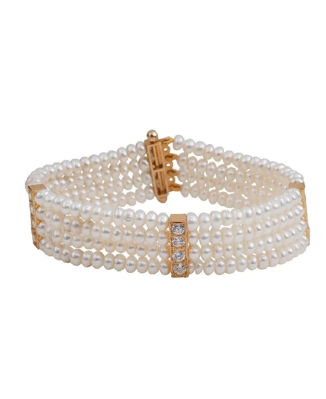 Fashionable Pearl Bracelet