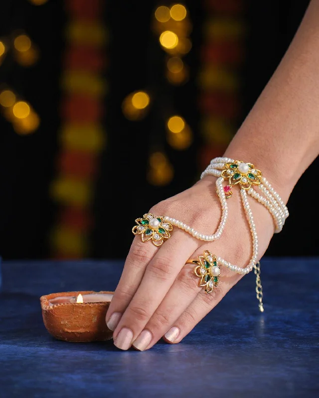 Flowery Spheres Pearl Bracelet