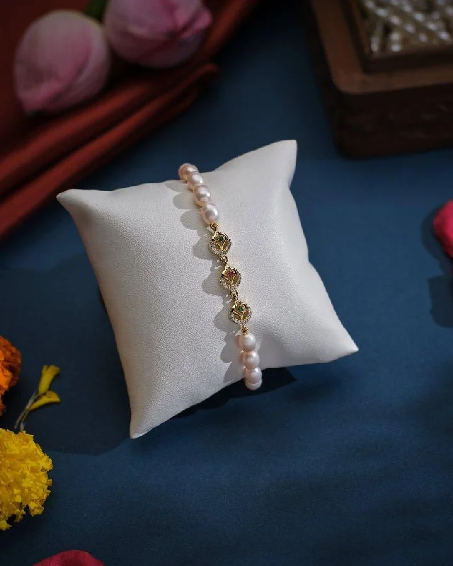 Helix Pretty Pearl Bracelet