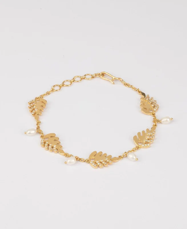 Leaf Stone Studded Pearl Bracelet